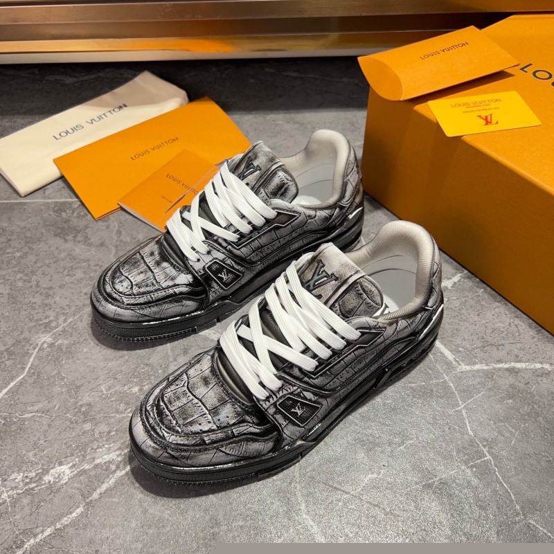 l**is V*t*n sneakers